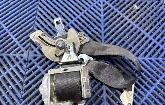 Rear seatbelt