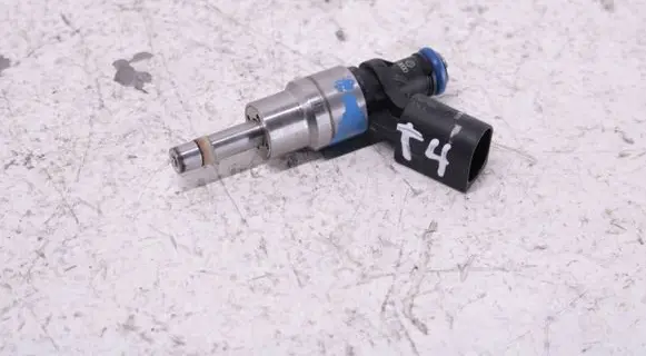 Volkswagen PASSAT B6 Fuel injector 06F906036A 0261500020