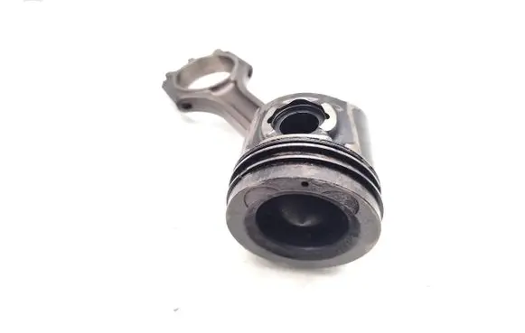KIA Sportage Piston with connecting rod D4FD