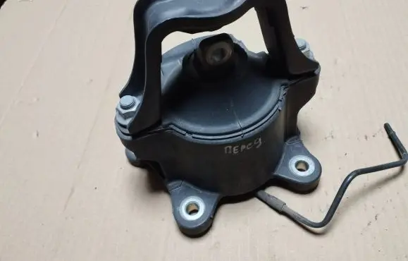 Honda Accord Engine mount bracket