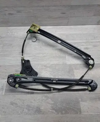 Volkswagen Golf VII Front door window regulator with motor 5G4837461H C03532105