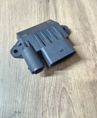 Mercedes-Benz E W212 Glow plug pre-heat relay A6429005801 14031052841 0522140210