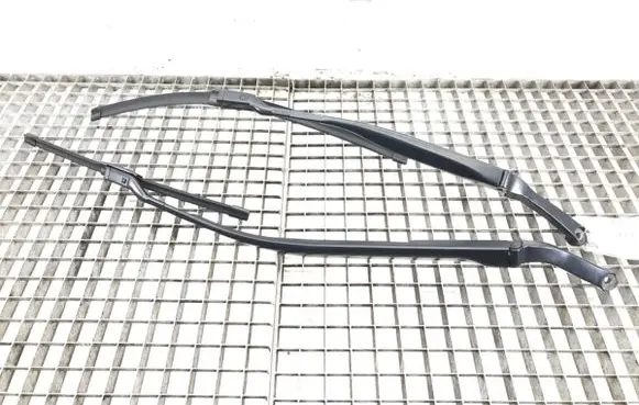 Maserati Quattroporte Front wiper blade arm