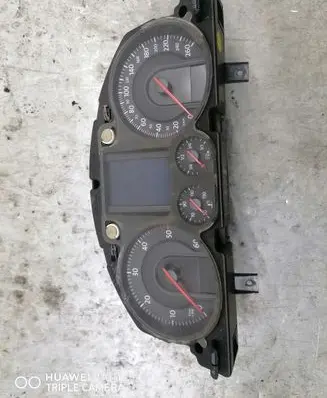 Volkswagen PASSAT B6 Speedometer (instrument cluster)