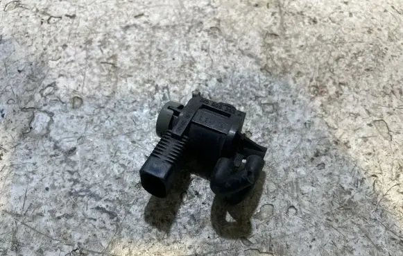 Audi A4 S4 B7 8E 8H Turbo solenoid valve 1K0906283A 11070