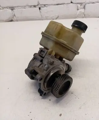 Mazda 121 SM Power steering pump LD62 03B137
