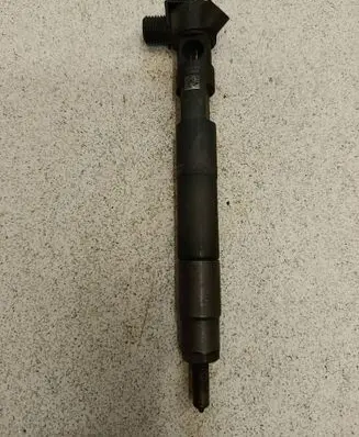 Mercedes-Benz CLA C117 X117 W117 Fuel injector 428354010 69282071752