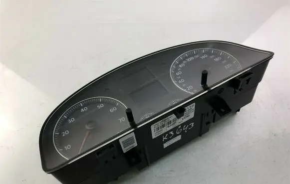 Volkswagen Touran I Speedometer (instrument cluster) 1T0920860F K3643