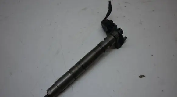 Volkswagen PASSAT CC Fuel injector 03L130277