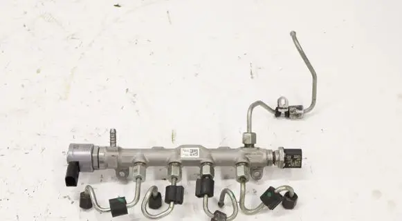 Volkswagen Tiguan Allspace Fuel injector supply line/pipe 05L089