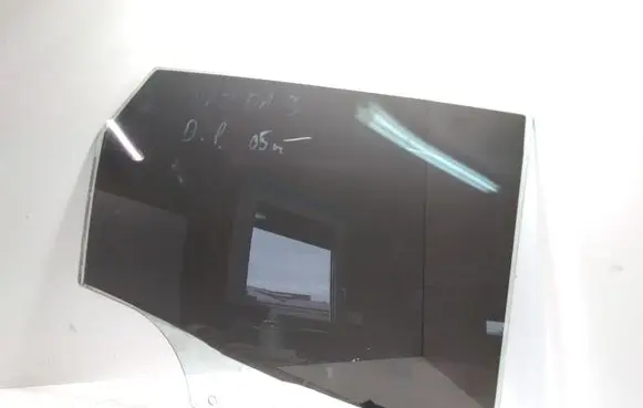 Mazda 3 I Rear door window glass MBX1261