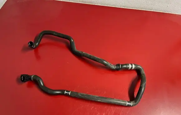 Engine coolant pipe/hose