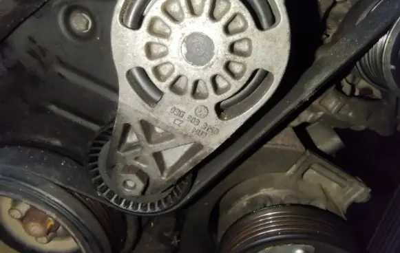 Skoda Octavia Mk2 (1Z) Generator/alternator belt tensioner 03g903315d
