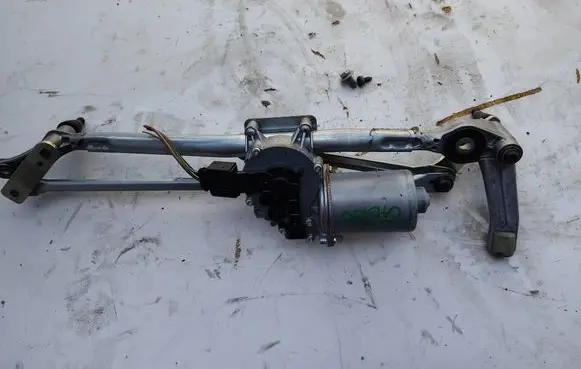 BMW 3 E92 E93 Front wiper linkage and motor 697826301
