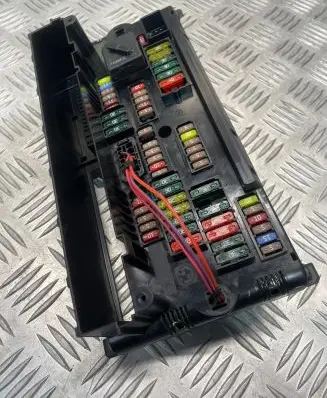 BMW 5 F10 F11 Fuse module 9252815 03847013 317033442