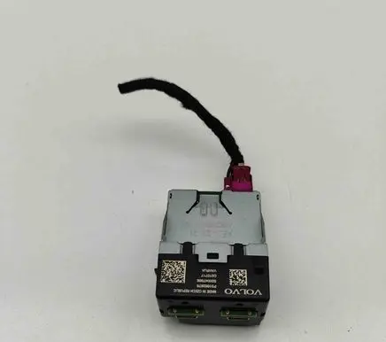 Volvo XC40 USB socket connector P31682676