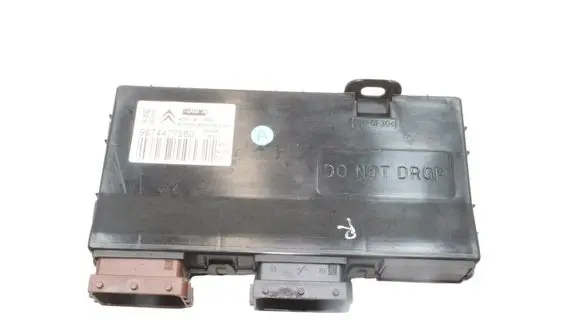 Peugeot RCZ Seat control module 9674477580