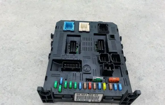 Citroen C4 I Fuse box set 9660105980