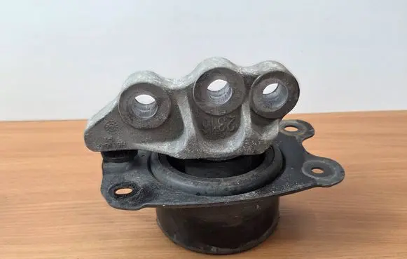 Opel Antara Engine mount bracket H61633A