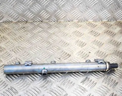 Mercedes-Benz GLC X253 C253 Fuel main line pipe B1045591