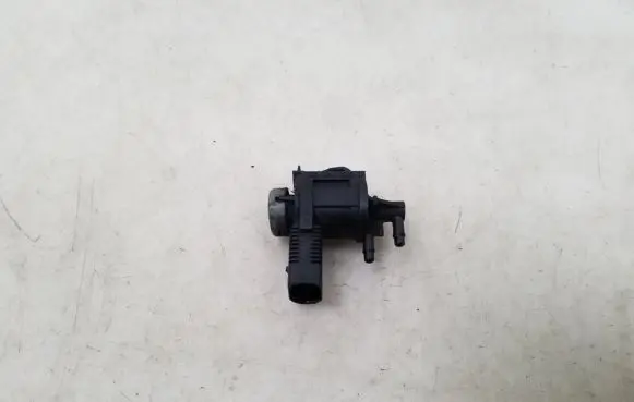 Audi A8 S8 D4 4H Turbo solenoid valve 1K0906283A