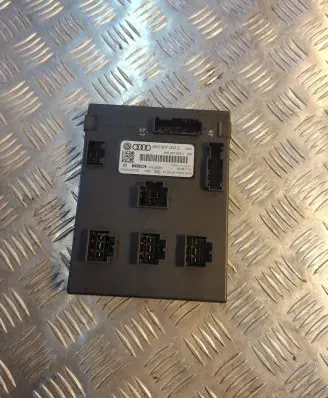 Audi A5 8T 8F Comfort/convenience module 8K0907063C 04026001 F005V00750