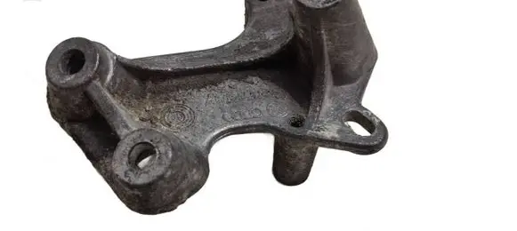 Volkswagen Touran I Engine mounting bracket 06A903103