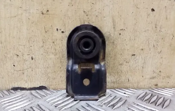 Radiator mount bracket
