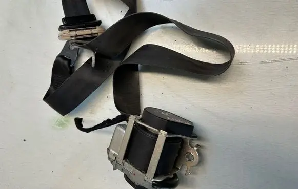 Peugeot 207 Front seatbelt 21323