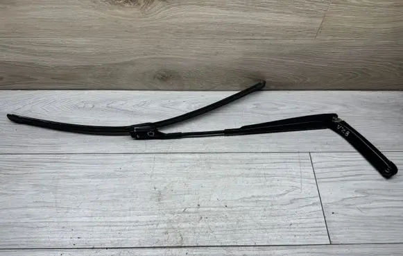 Volkswagen Golf Plus Front wiper blade arm 1Q1955409