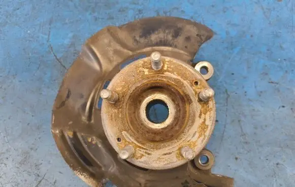 Hyundai Sonata Rear wheel hub spindle/knuckle 517152T010