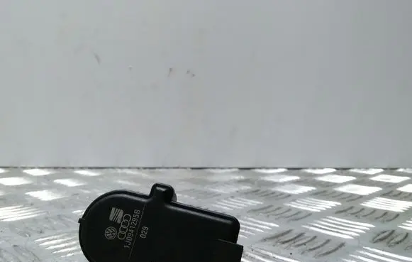 Volkswagen Golf IV Headlight level adjustment motor 1J0941295B