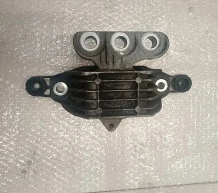 Opel Insignia B Engine mount bracket 84254936