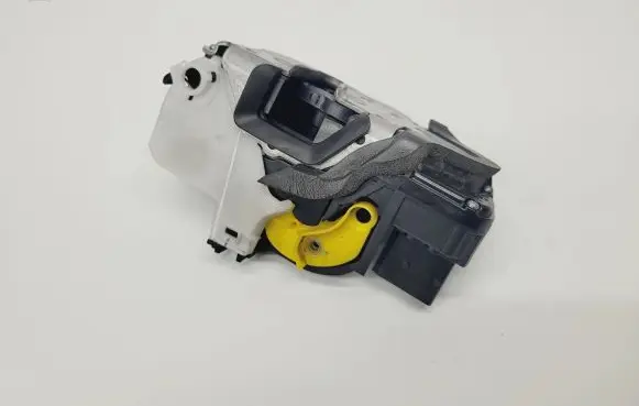 Opel Zafira C Front door lock 