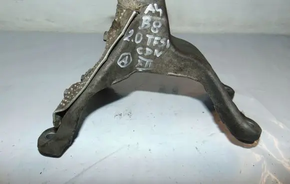 Audi A4 S4 B8 8K Engine mounting bracket
