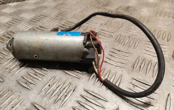 Mercedes-Benz E W210 Seat adjustment motor 2108204842