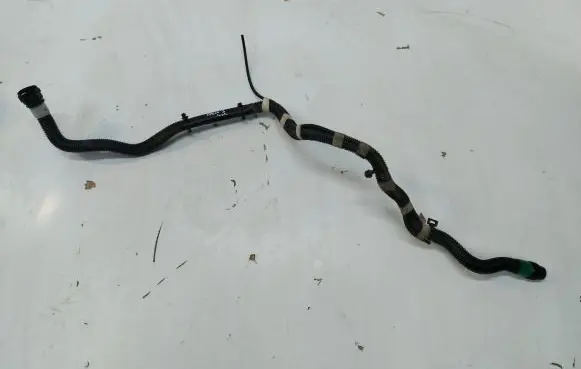 Tesla Model 3 Engine coolant pipe/hose 1501334-00-c