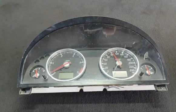 Ford Mondeo Mk III Speedometer (instrument cluster) 1S7F10841 44ZU187