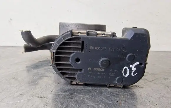 Audi A4 S4 B6 8E 8H Throttle valve 078133062B