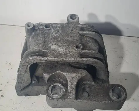 Skoda Octavia Mk2 (1Z) Engine mount bracket