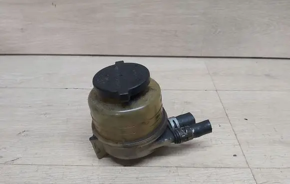 Toyota Camry Power steering fluid tank/reservoir 