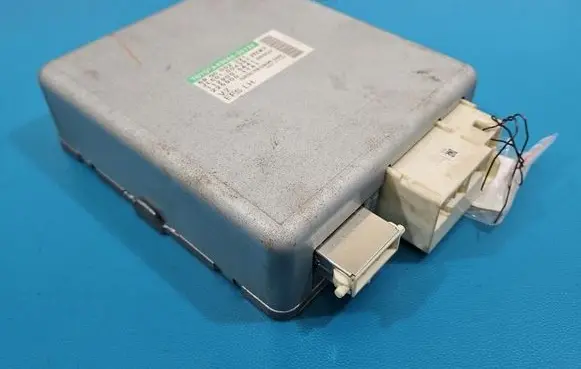 Toyota Avensis T270 Central body control module 8965005120 IMPRK1579582