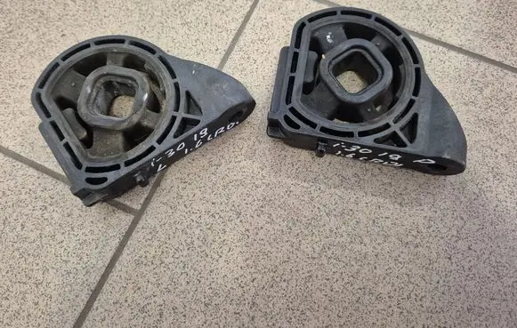 Hyundai i30 Radiator mount bracket 
