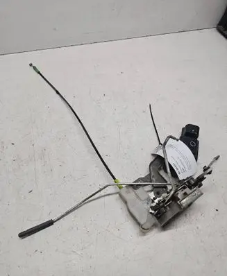 Peugeot 107 Front door lock 