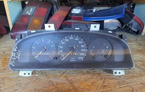 Mazda 626 Speedometer (instrument cluster) GA5RB