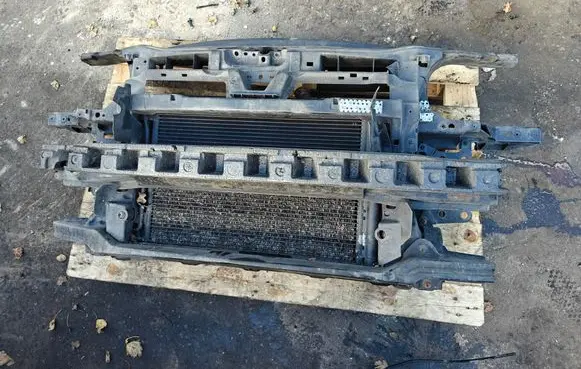 Radiator support slam panel bracket