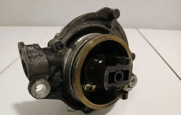 BMW 5 E60 E61 Vacuum pump 7791232