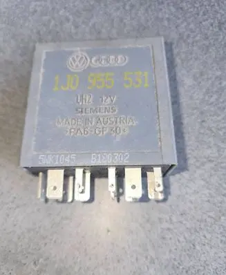 Volkswagen Golf IV Window wiper relay 1J0955531