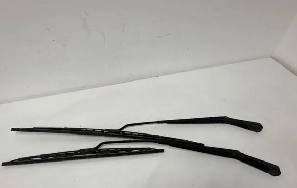 Ford Focus Front wiper blade arm