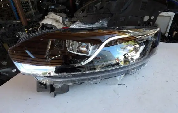 Renault Espace V (RFC) Headlight/headlamp 260605819R